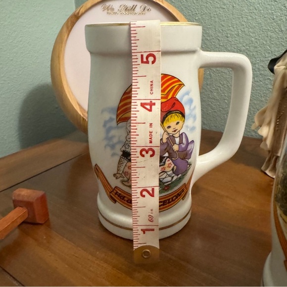 Vintage Pair Barcelona Souvenir Mugs 4-5” Gold Trim Catalan Flag Collectible Set - Picture 2 of 3